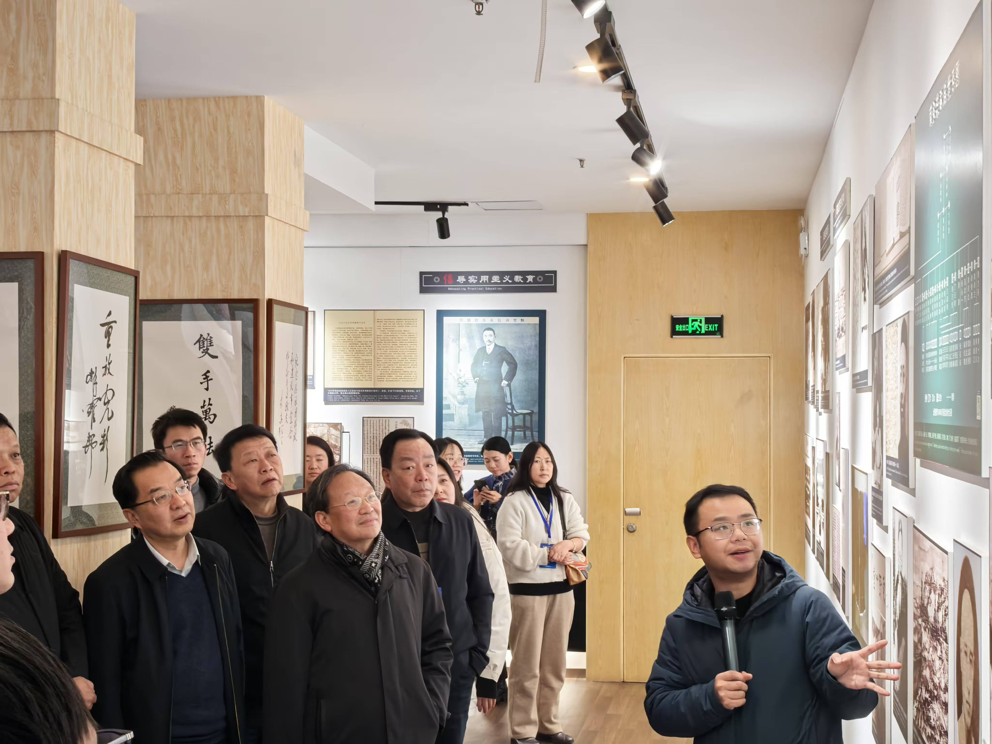 参观黄炎培职教思想展览馆.jpg 参观黄炎培职教思想展览馆.jpg